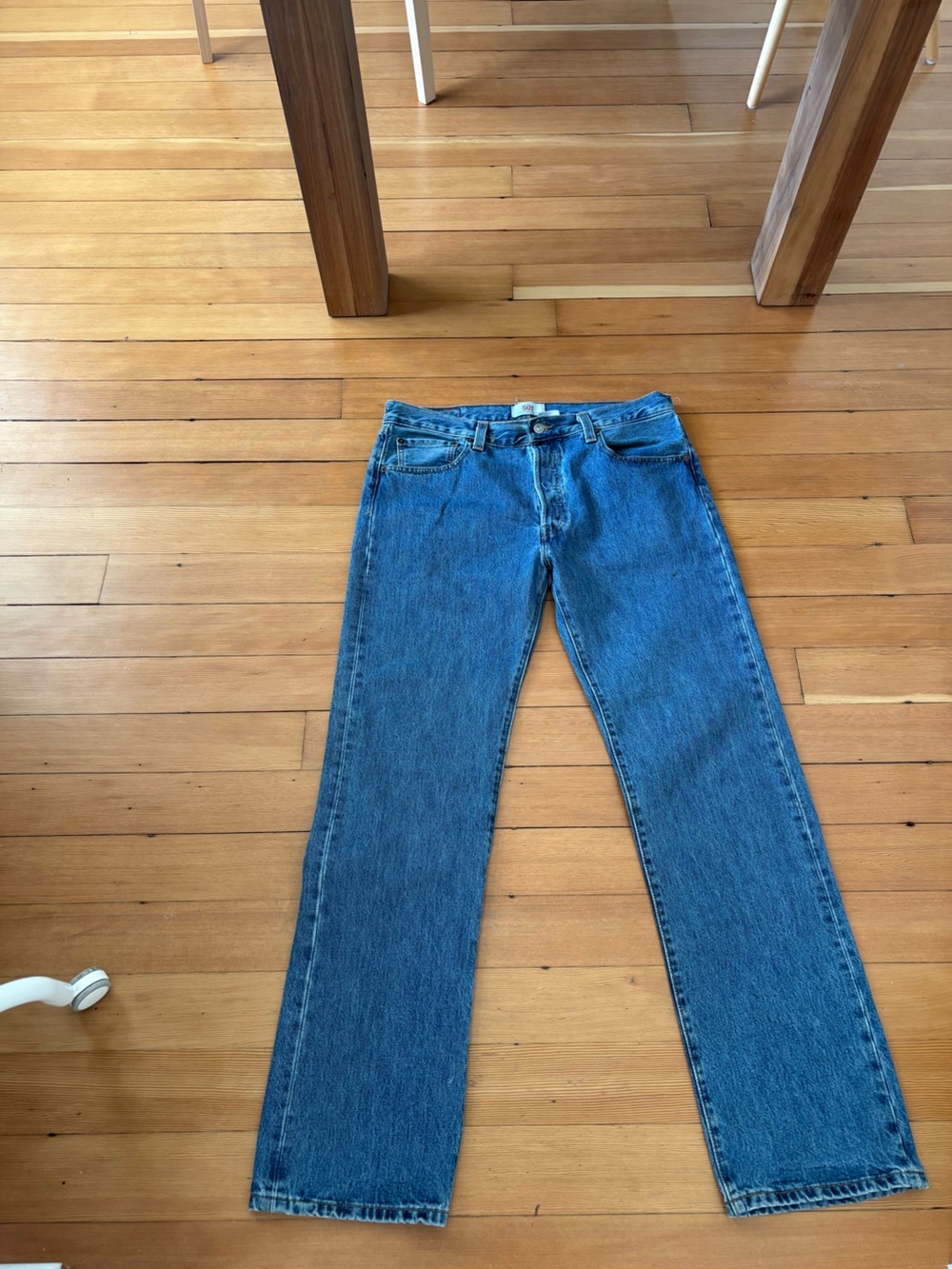 Vintage Levi’s 501 90s mid rise straight leg classic blue wash very clean